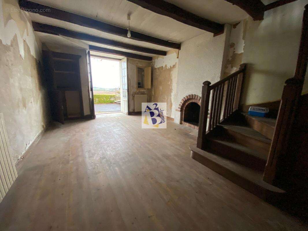 Maison à VILLEBOIS-LAVALETTE