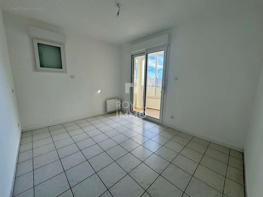 Appartement à SOLLIES-PONT