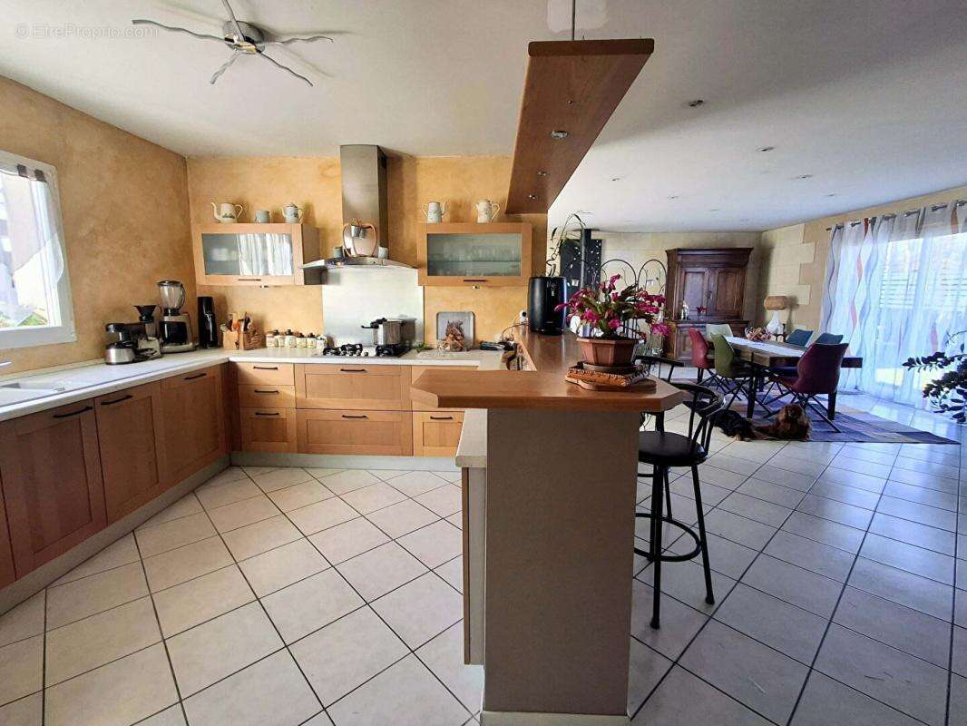 Maison à SAINT-CHRISTOLY-DE-BLAYE