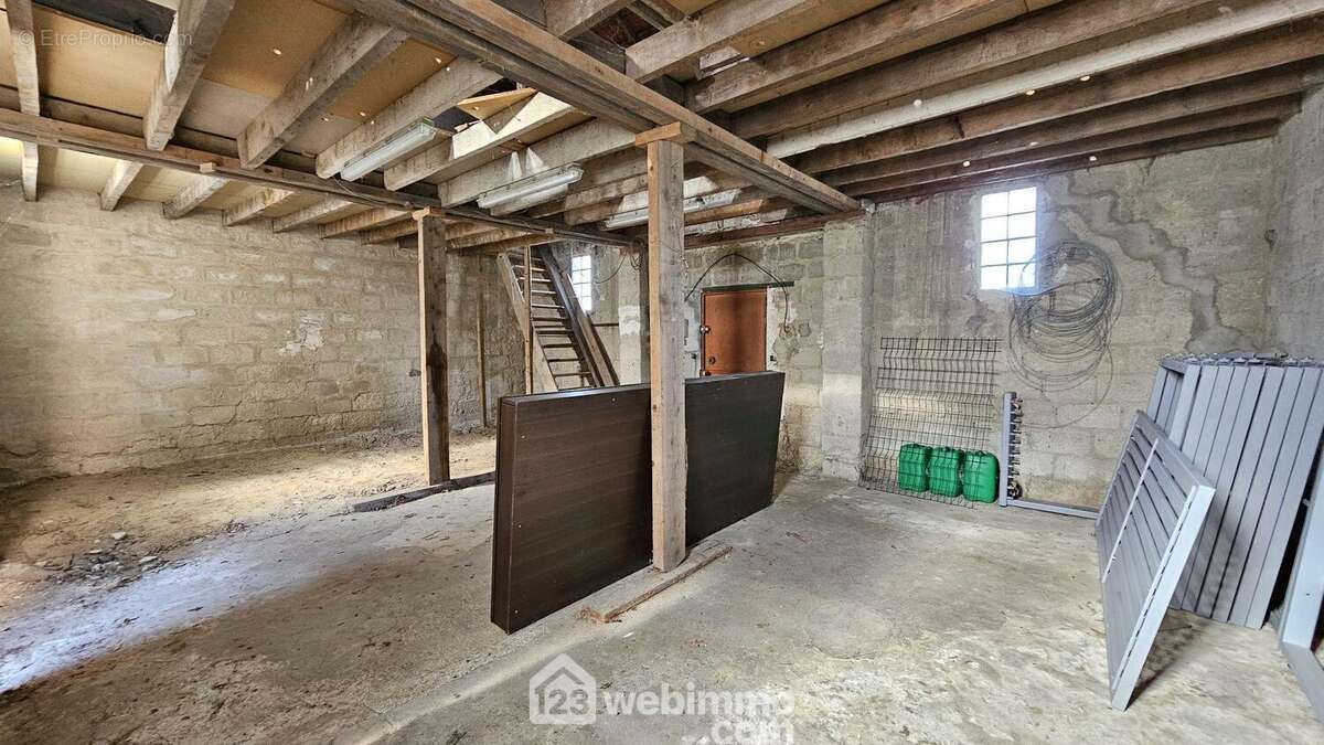 Une autre vue de la pièce.