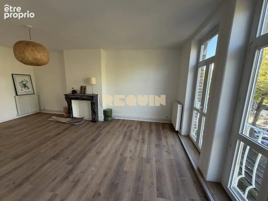 Appartement 3 pièces 81 m² à vendre à La Madeleine (59110) - photo 2