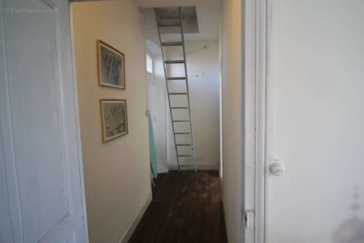 Appartement à SAINT-LEGER-SOUS-BEUVRAY