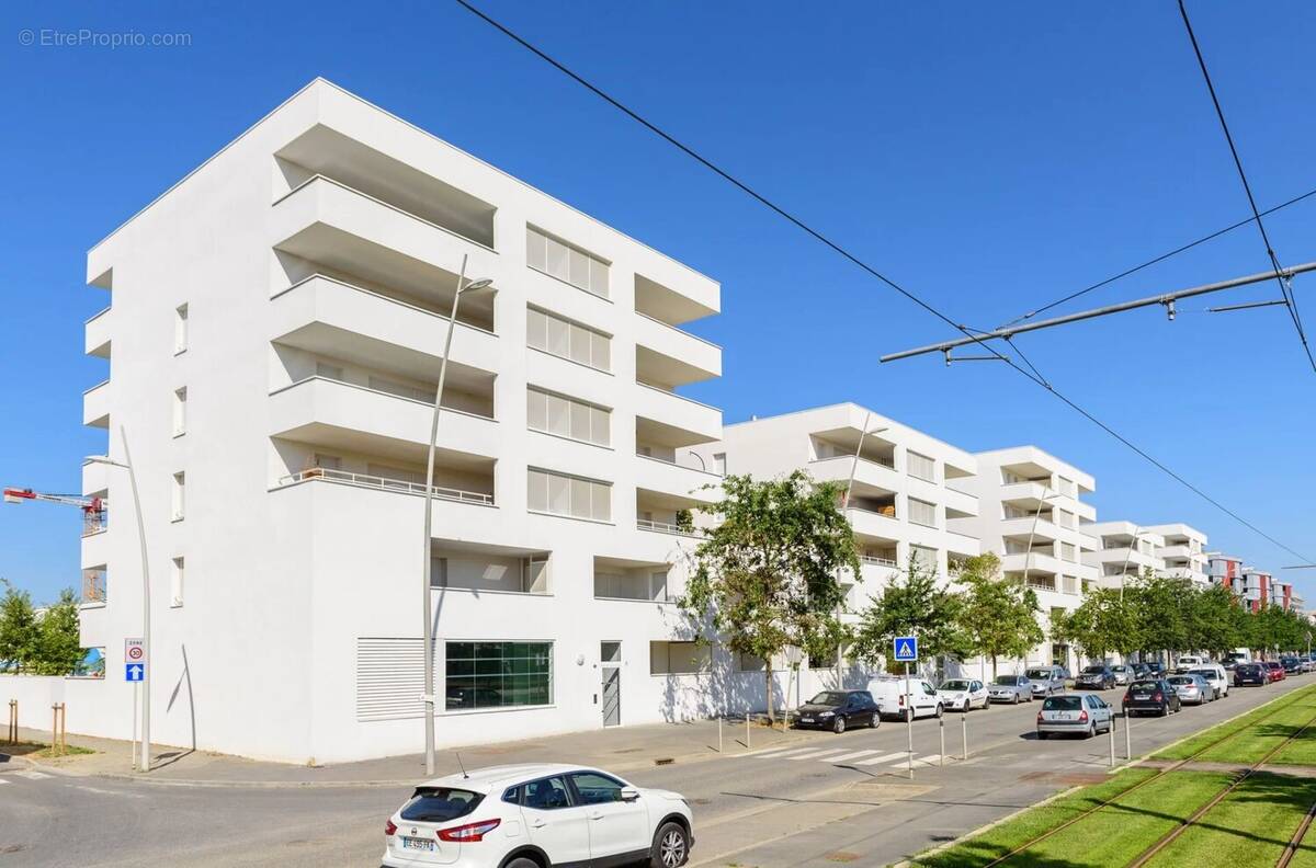Appartement à BEAUZELLE