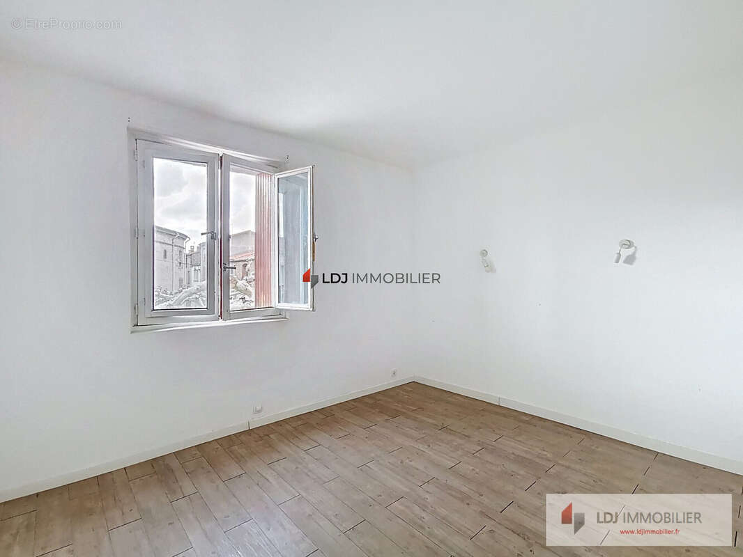Appartement à VILLENEUVE-LA-RIVIERE