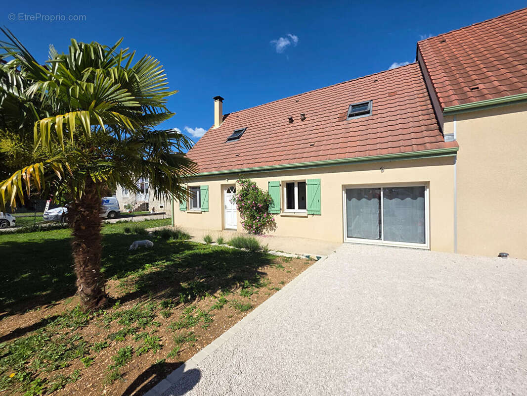 Maison à GENLIS