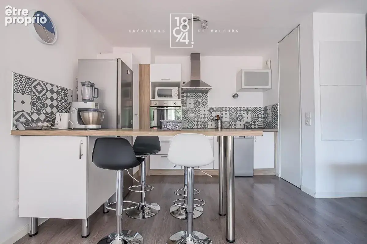 À vendre -T3 lumineux avec terrasse - Marseille 13009 secteur Cabot - photo 5