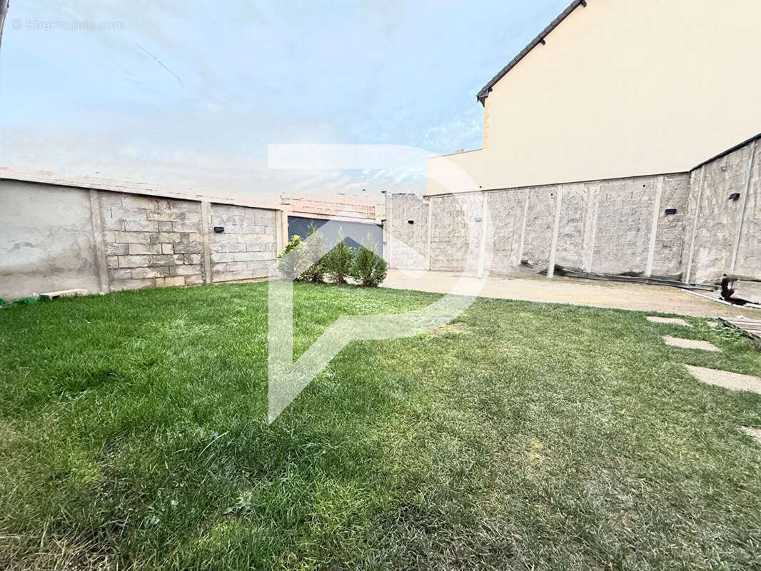 Maison à MONTATAIRE