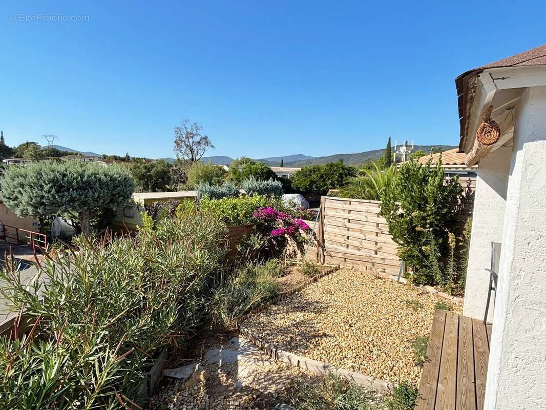 Maison à ROQUEBRUNE-SUR-ARGENS