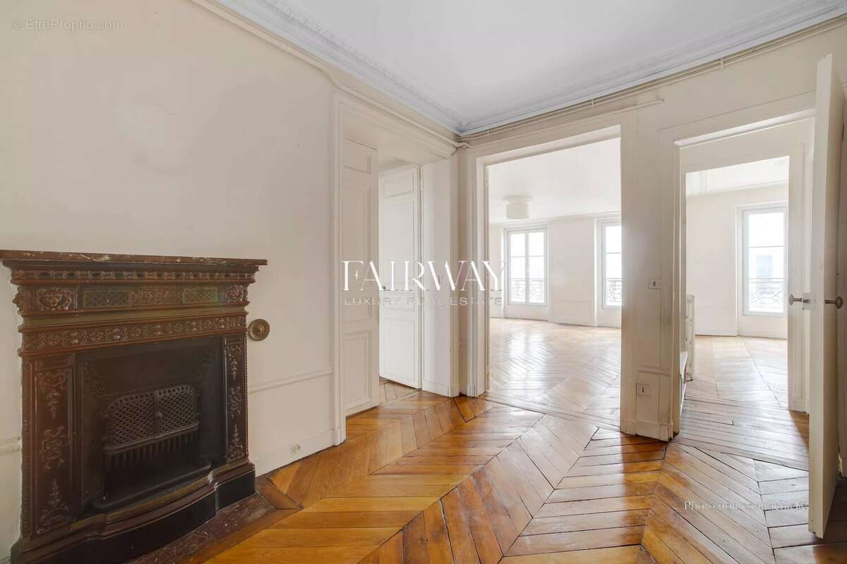 Appartement à PARIS-8E