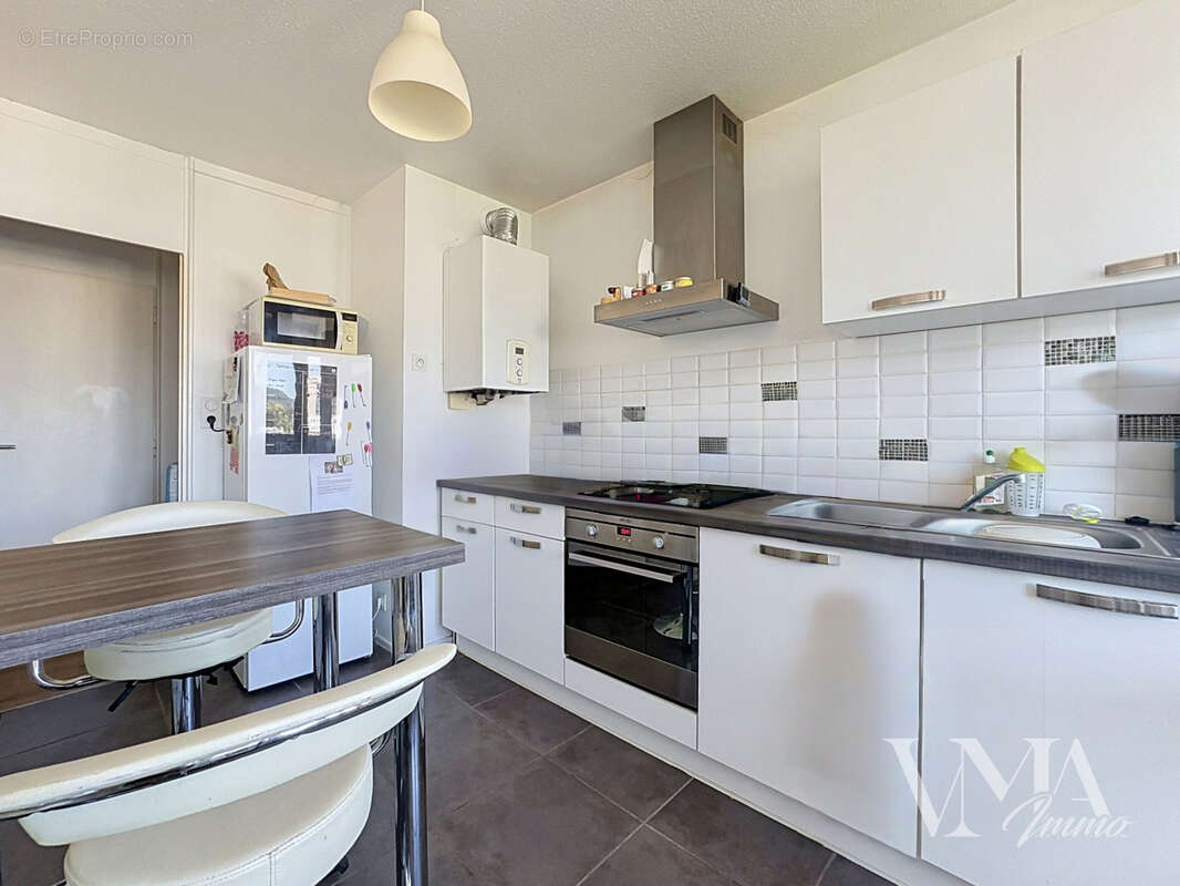 Appartement t2/t3   saint-étienne   rue paul ronin - photo 2