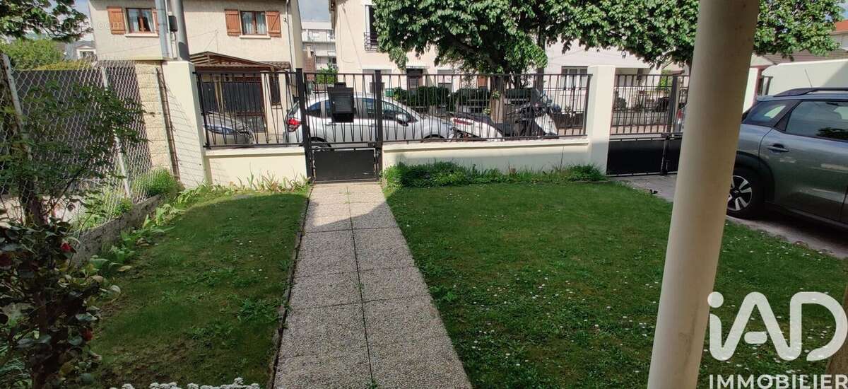 Photo 2 - Maison à LE BLANC-MESNIL
