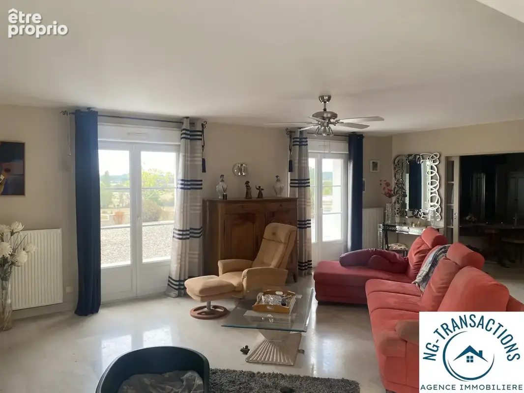 Belle maison de plain-pied avec une vue panoramique sur la campagne. - photo 11