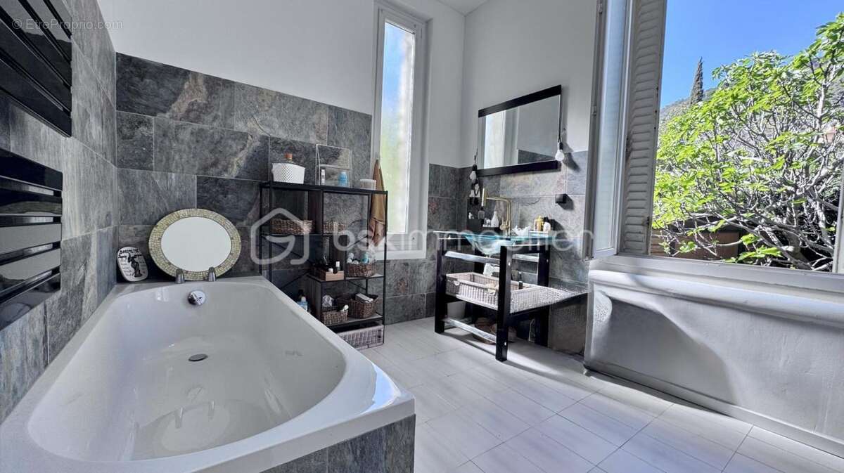 Achat Maison de caractère rénovée  179 m² 4 chambres Terrain arboré avec piscine à Toulon - photo 6