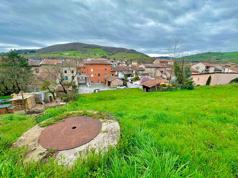 Dpt Rhône (69), au coeur de Pontcharra, terrain de 750 m2 totalement viabilisé pour 2 maisons - photo 7