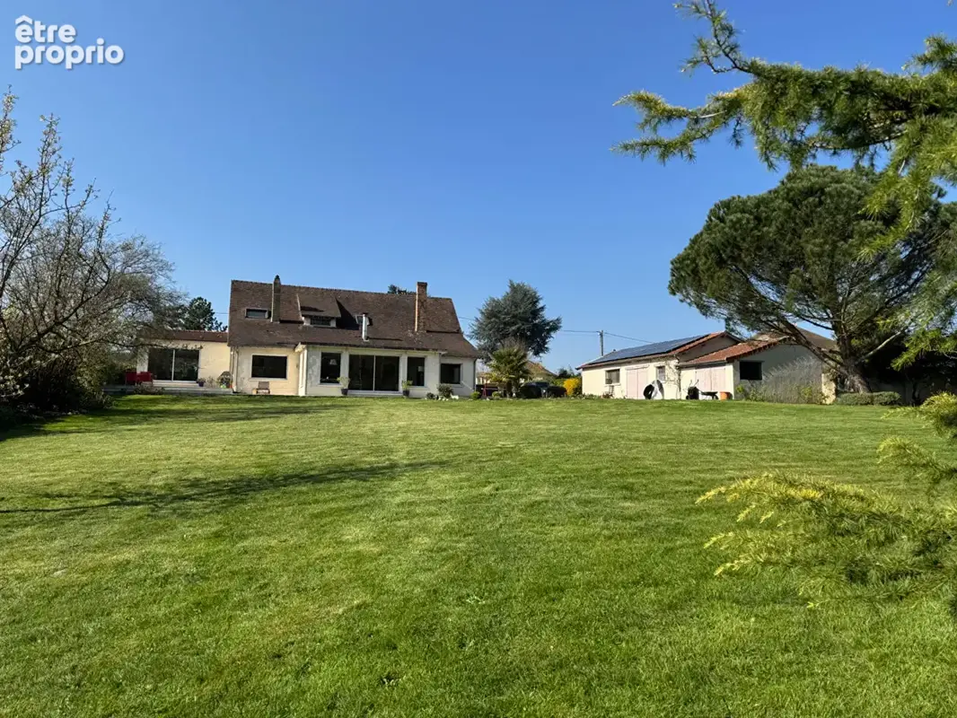 Belle maison familiale avec dépendances et très bel environnement  6' Montfort l 'Amaury  305 m2 - photo 4