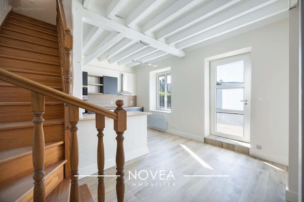 Appartement à SOURCIEUX-LES-MINES