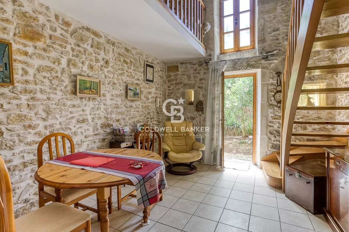 Maison à VENEJAN