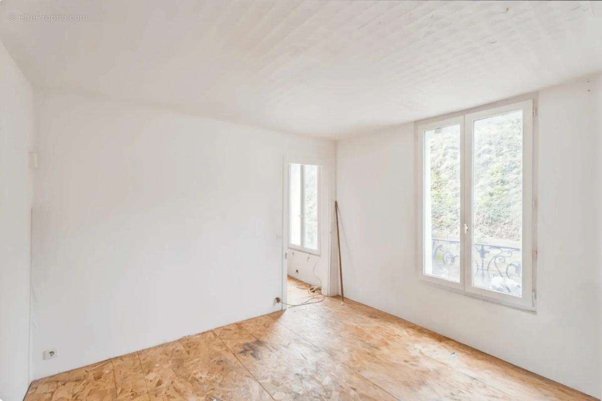 Appartement à COURBEVOIE