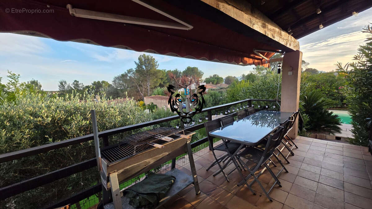 Maison à ROQUEBRUNE-SUR-ARGENS