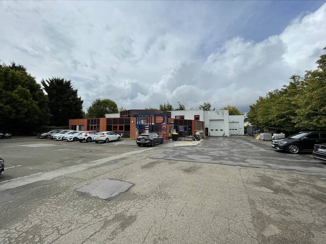 Commerce à VOISINS-LE-BRETONNEUX