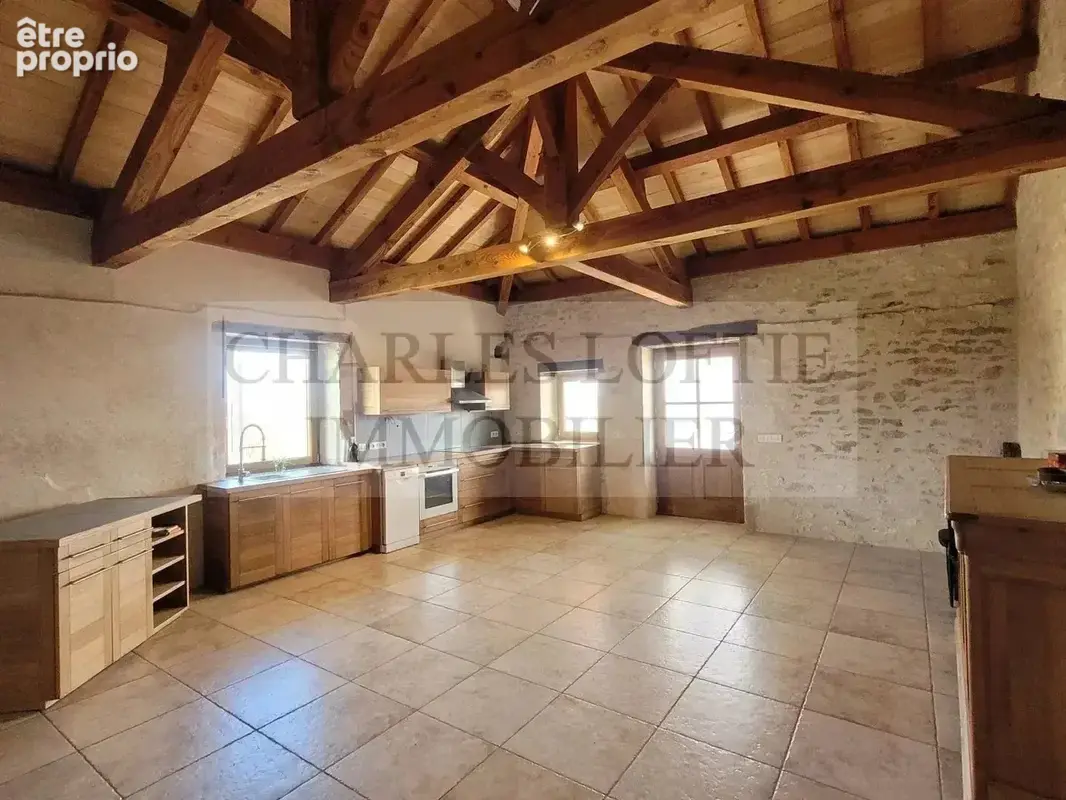 Maison en pierre avec extension et grande grange, sur un terrain de 8811 m,² à moins de 15 minutes de Cahors. - photo 4