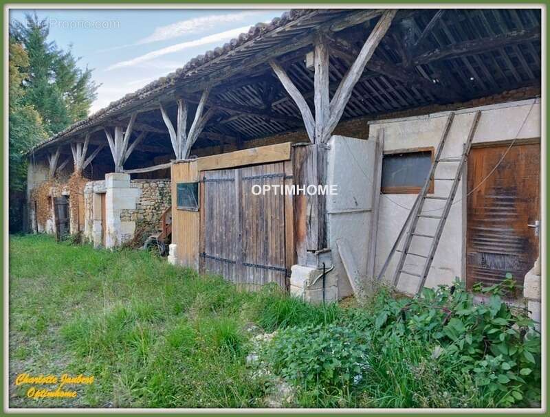 Maison à VILLEBOIS-LAVALETTE