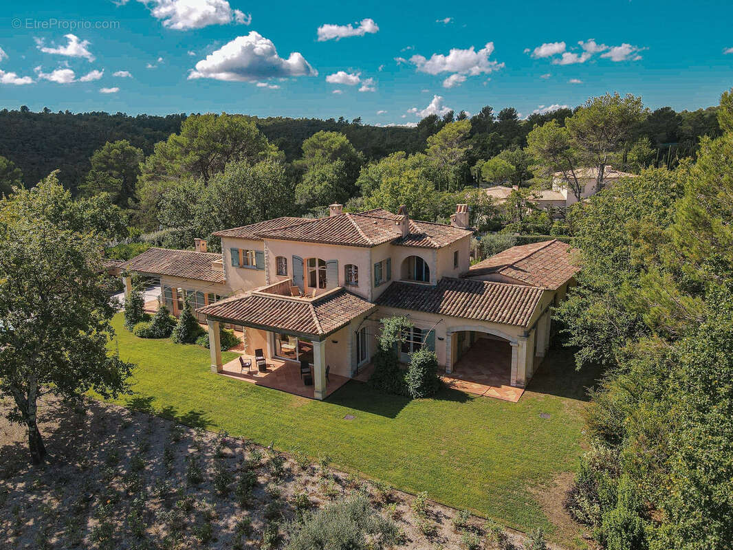 Maison à TOURRETTES