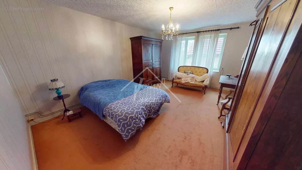 Maison à BELLENAVES