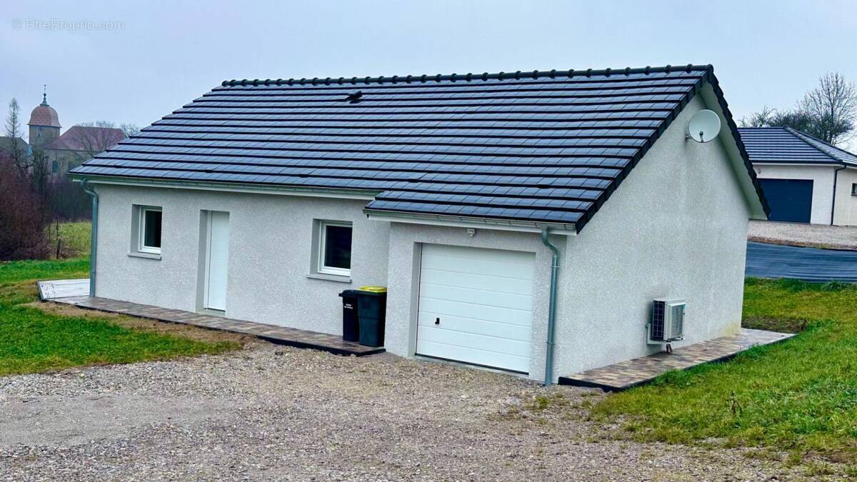 Maison à COURCHATON