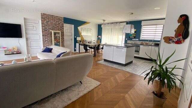 Maison à TONNAY-CHARENTE