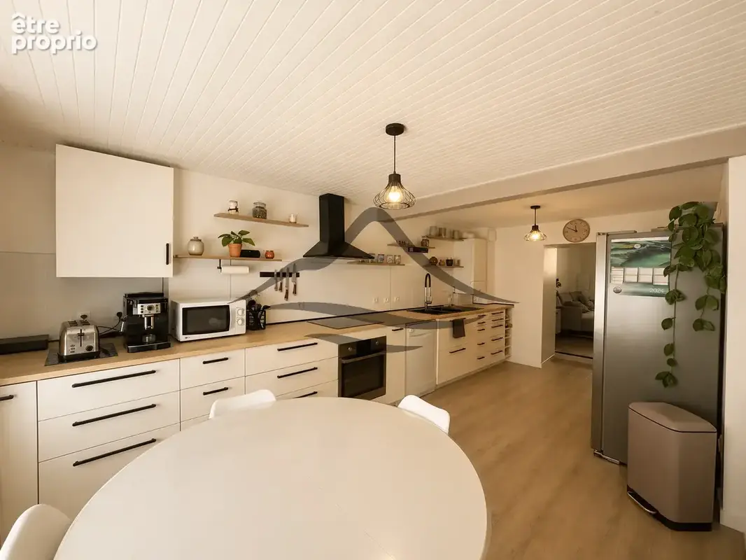 Maison de village - 3 pièces - 75m2 - rénovée avec combles aménageables et terrain   Albens - photo 3