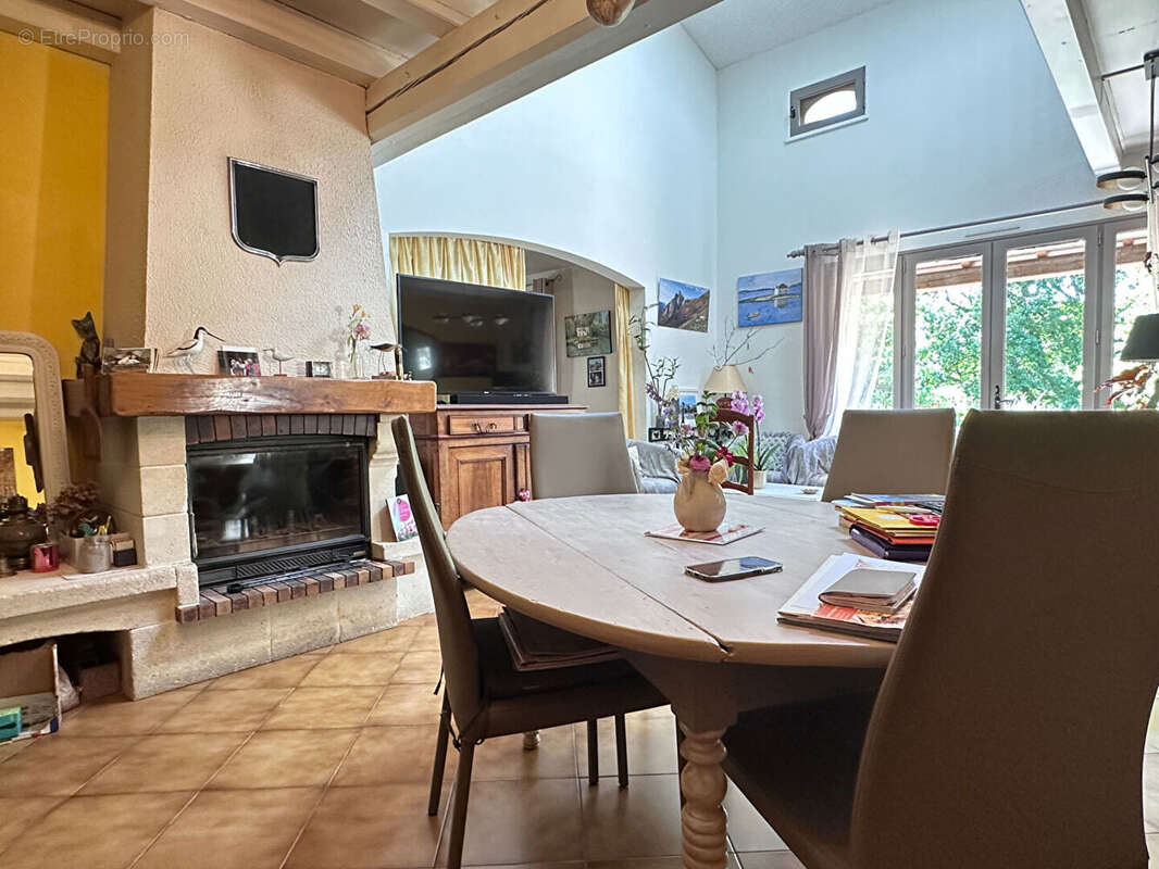Maison familiale 148 m² - 4 chambres -Bureau -Garage 43 m² Terrain 1 039 m² ? Mouthiers-sur-Boëme - photo 3