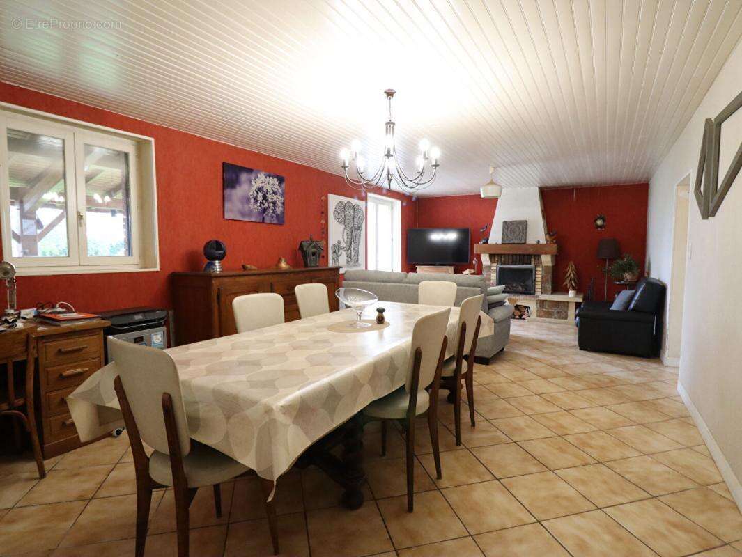 Maison à SERMENTIZON