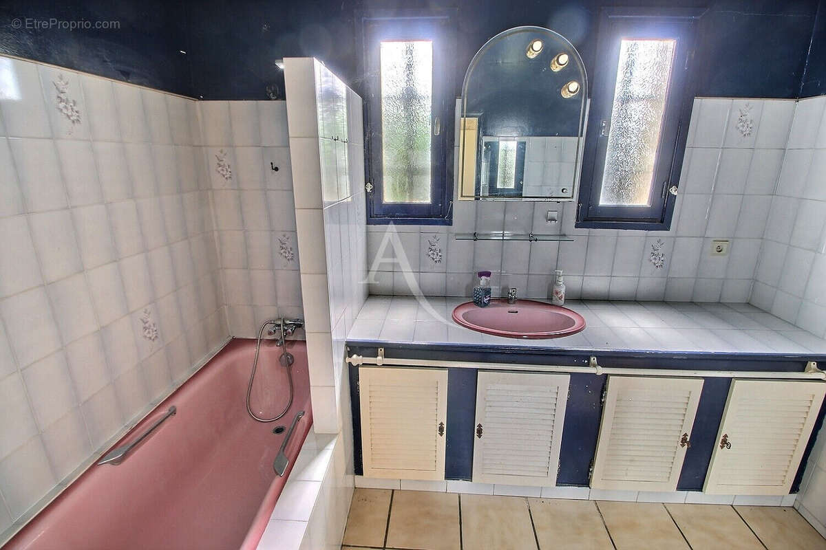 Maison familiale à fort potentiel développant 142 m²  avec 5 chambres sur terrain 3 faces au calme - photo 11