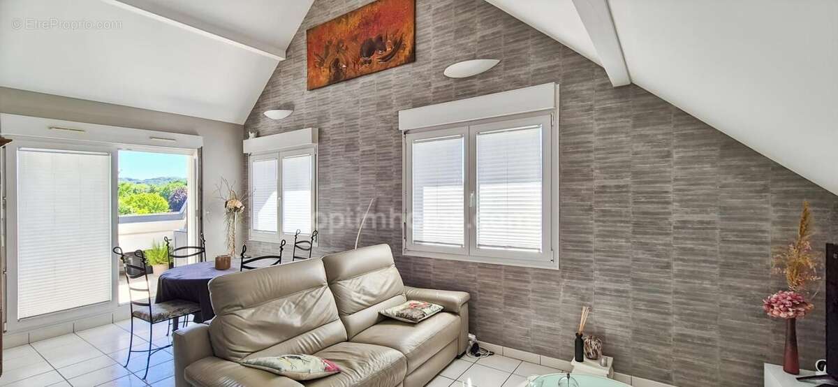 25230 seloncourt – appartement t3 – 2 chambres – terrasse - garage - dpe c - lumineux - photo 3