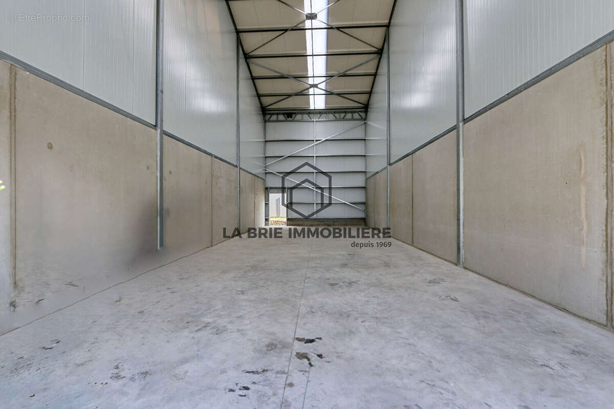 Commerce à BRIE-COMTE-ROBERT