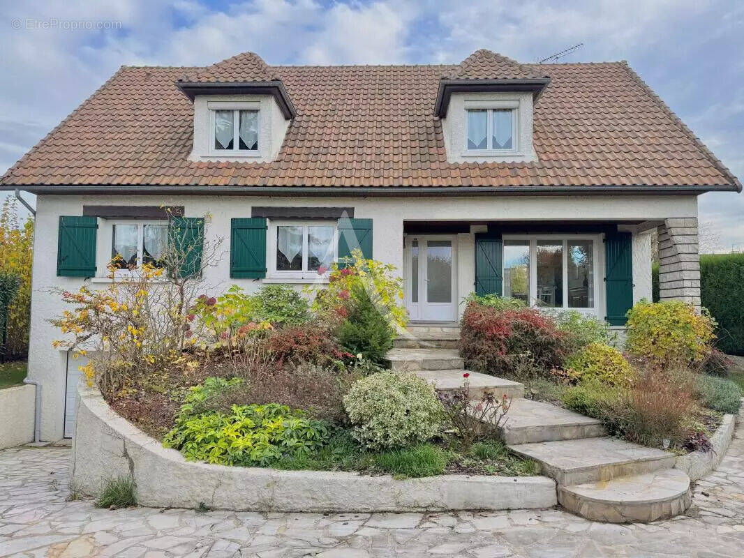 Maison à CHEVRY-COSSIGNY