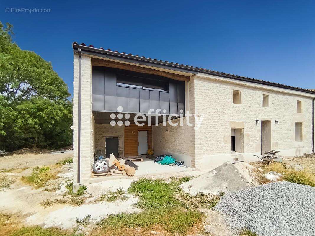 Maison 153 m² à Saint-Germain-De-Marencennes  - photo 2