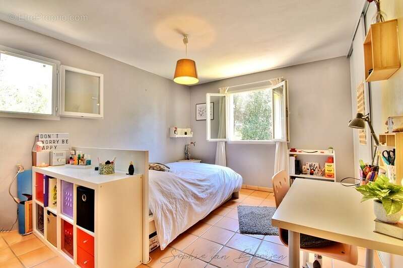 Maison à vendre 7 pièces SAINT MARC JAUMEGARDE (13), de 140 m² sur plus de 1 400 m², 4 chambres, au calme - photo 14