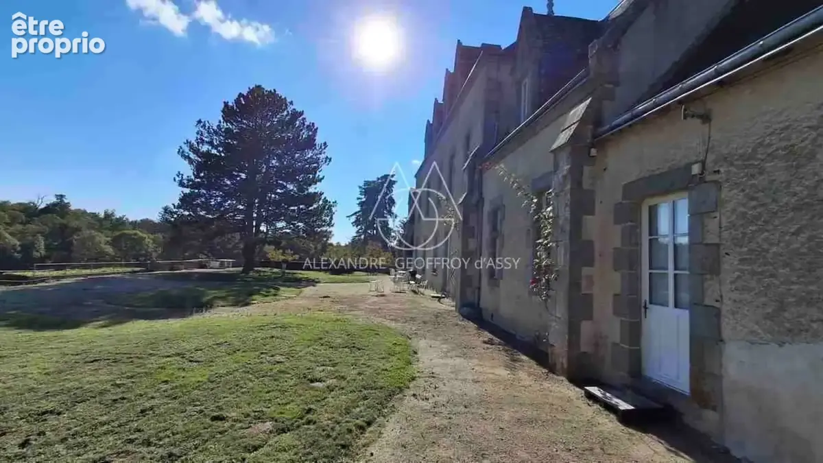 Exceptionnel château XV-XVI et XIXe avec son hameau et ses 108 hectares avec possibilité d’acheter 200ha attenants supplémentair - photo 11
