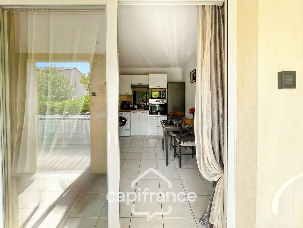 Appartement 40m2 rénové et climatisé, en rez de jardin , une chambre et sa salle de douche, sa terrasse couverte ,, piscine rési - photo 23