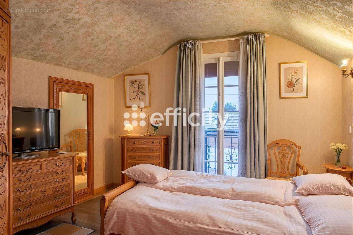 Maison à VILLENEUVE-LE-ROI