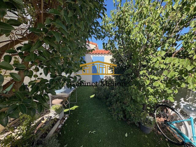 Maison à VIC-LA-GARDIOLE