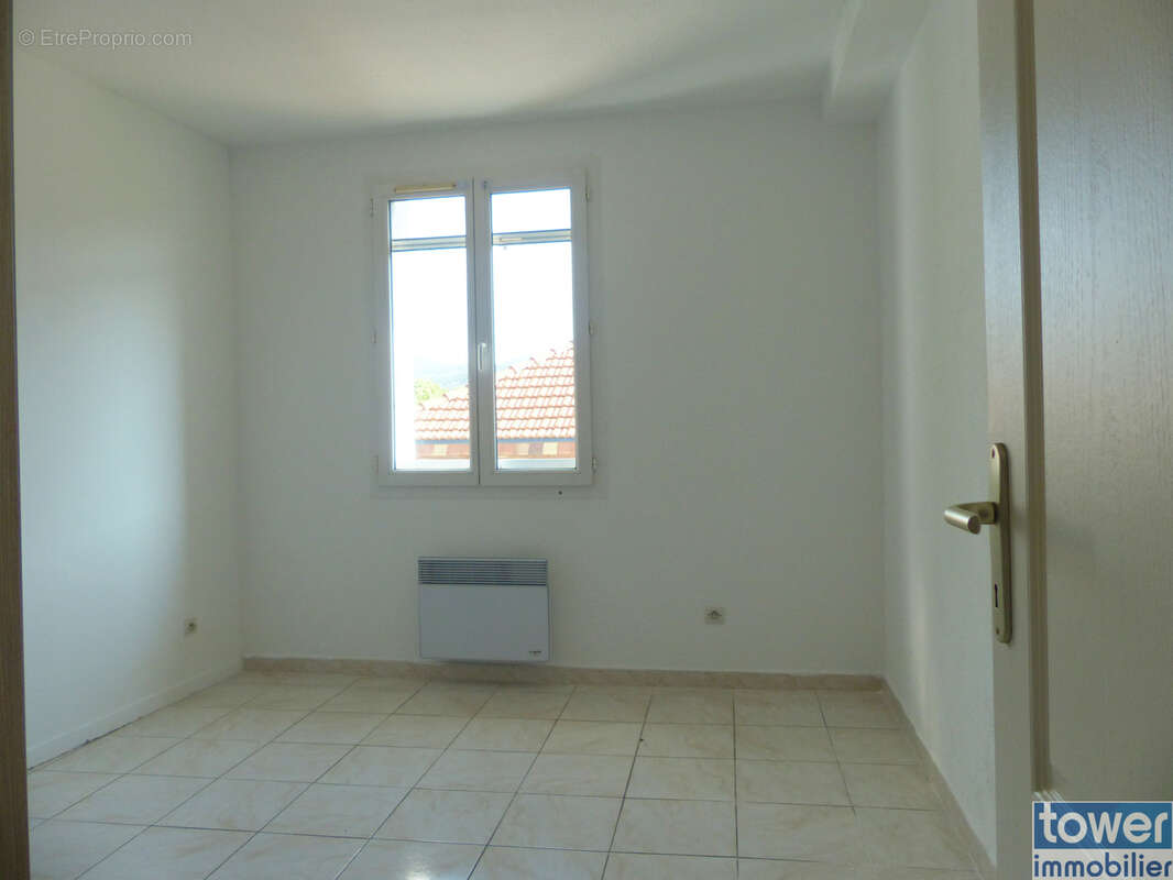 Appartement à LAMALOU-LES-BAINS