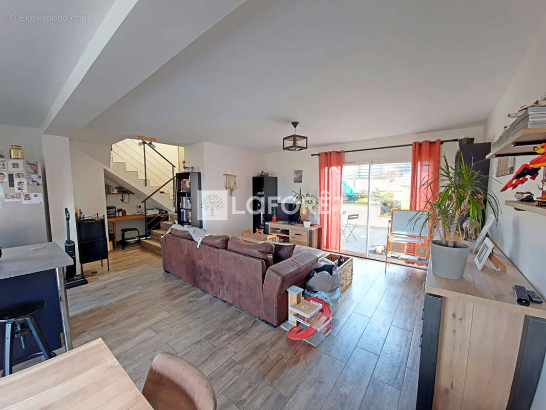 Maison à SAINT-JEAN-BONNEFONDS