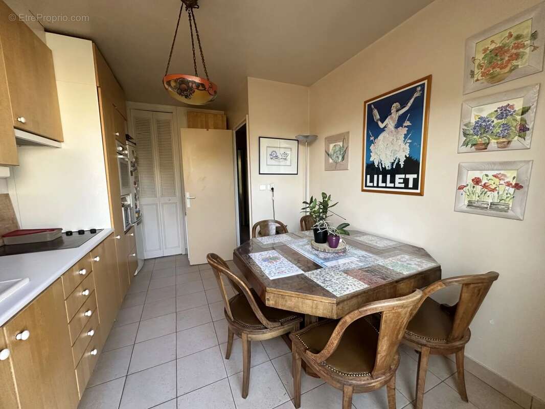 Maison à LE MESNIL-SAINT-DENIS