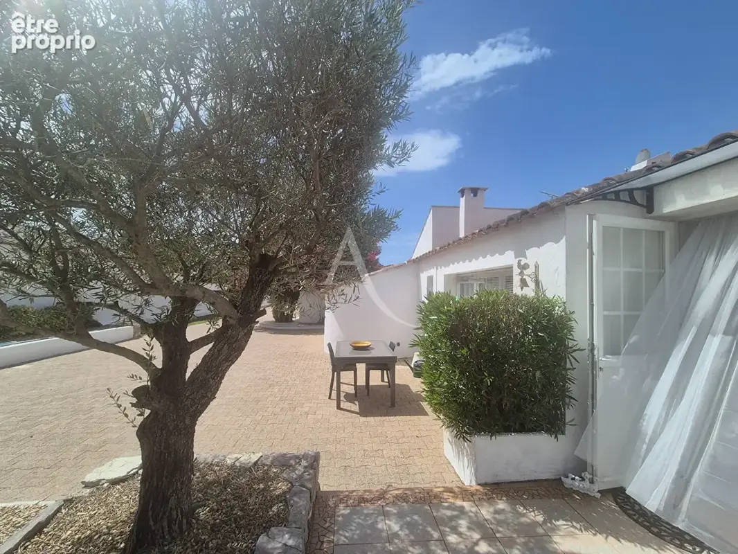 Villeveyrac : Élégante villa de plain-pied -210 m² de surface au sol - Charme méditerranéen avec piscine - photo 22