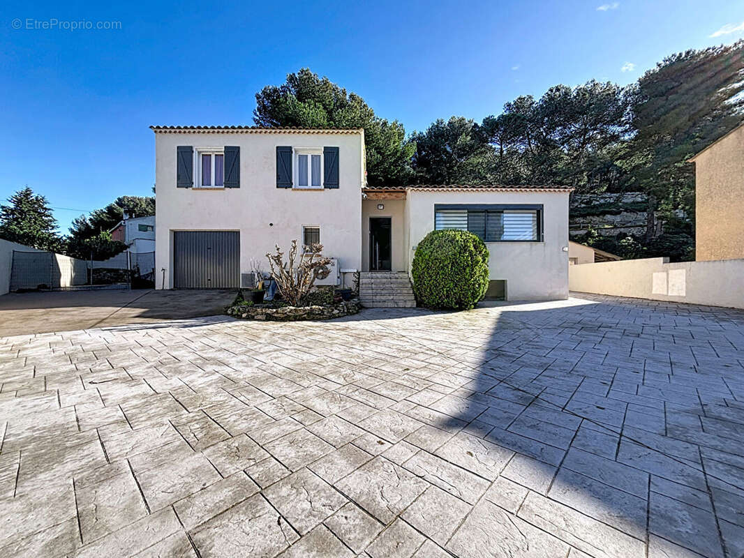 À vendre maison t5 avec piscine chauffée et garage à la couronne - photo 9