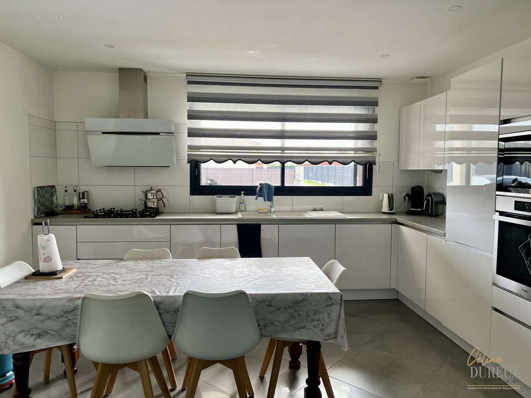 Maison à BAGE-LE-CHATEL