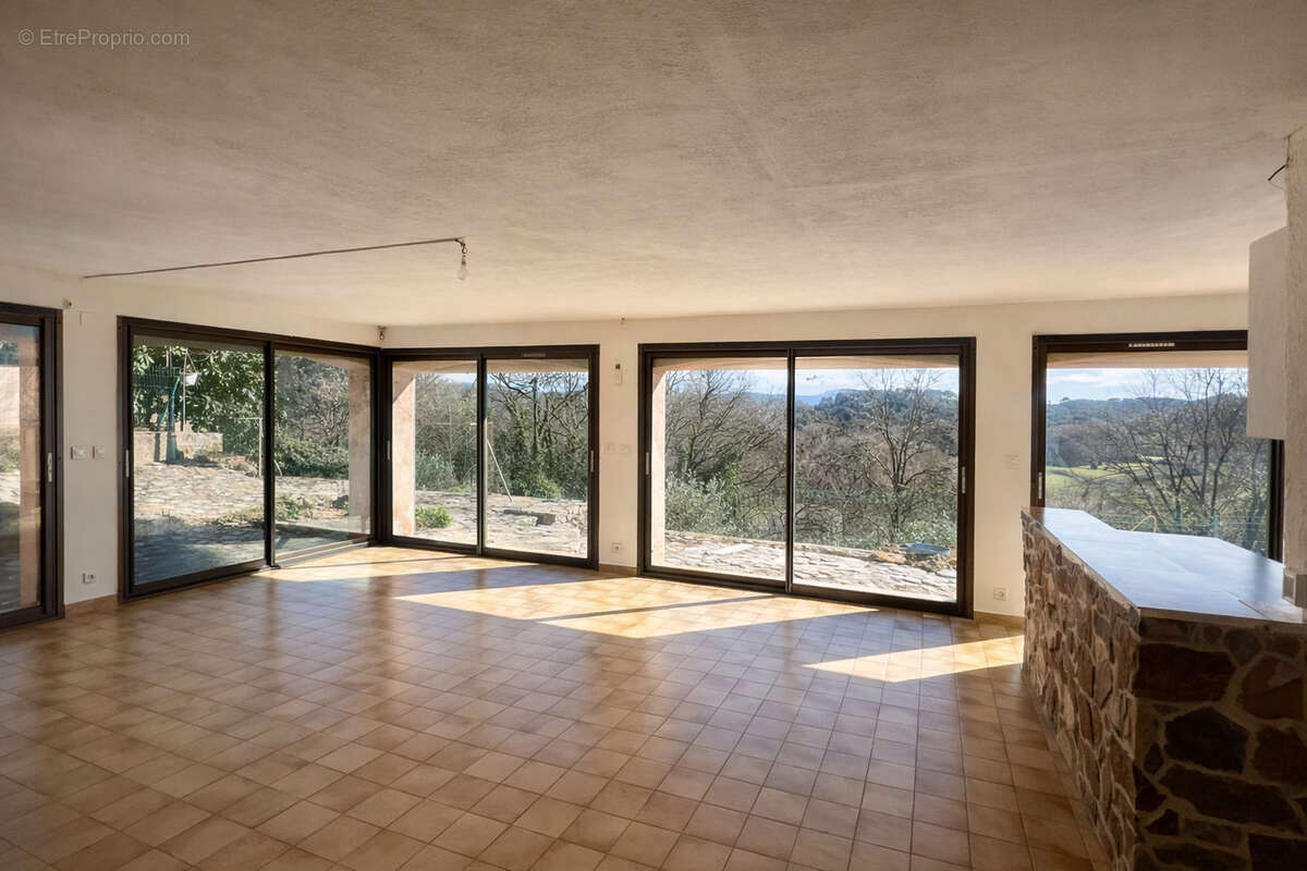 Maison à FLASSANS-SUR-ISSOLE